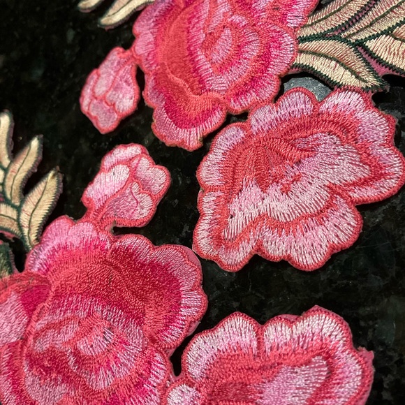 Floral heat set Appliqué PINK ROSES flowers vine rose EMBROIDERED Pair Set of 2 - Picture 5 of 5